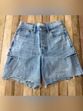 Abercrombie & Fitch the 7” dad short high-rise curve love